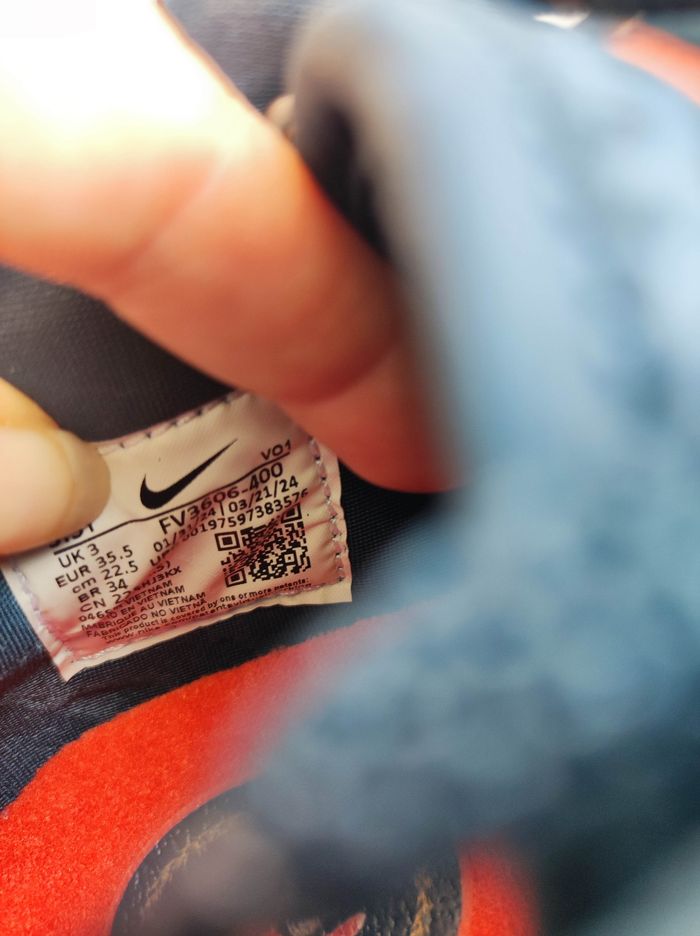 Baskets Nike LeBron XXI.  Taille 35.5 - photo numéro 8