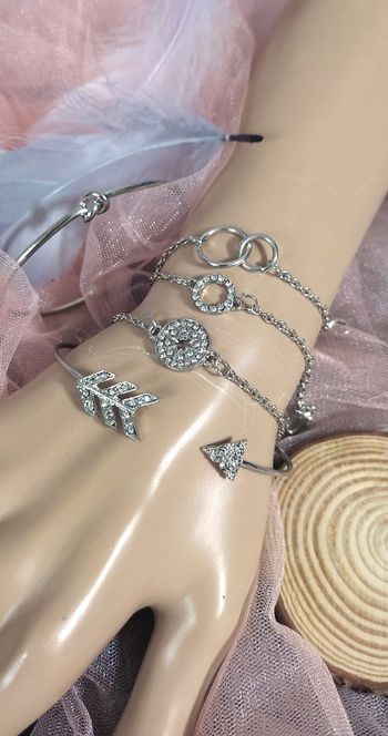 Lot de 5 bracelets argentés flèche et étoile