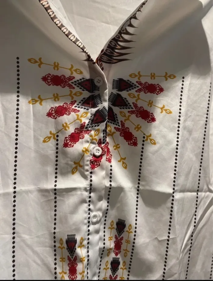 Chemise blanche à motifs ethniques – SHEIN – Taille 152 (équiv. S) - photo numéro 2