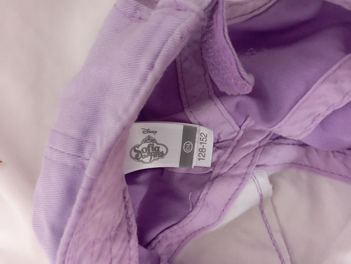Lot 2 casquettes Reine des neiges et Sofia Disney 128/152 cm 2€ - photo numéro 2