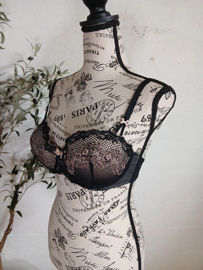 Soutien-gorge noir dentelle – Taille 90C (Marques M&S) - photo numéro 7