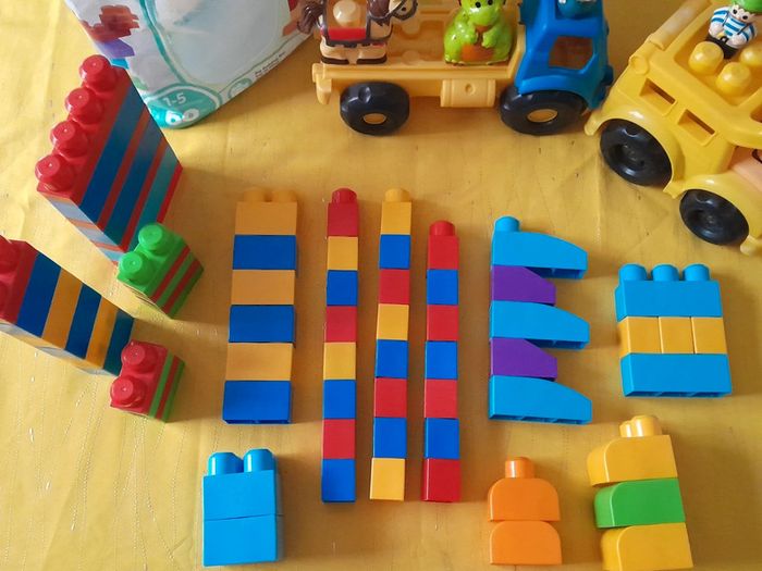 Lot de 68 Mega Bloks + 2 camions + 5 personnages - photo numéro 14