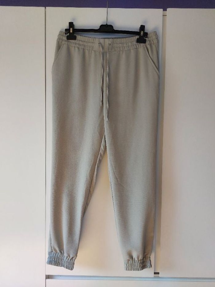 Pantalon style joggeur couleur sauge