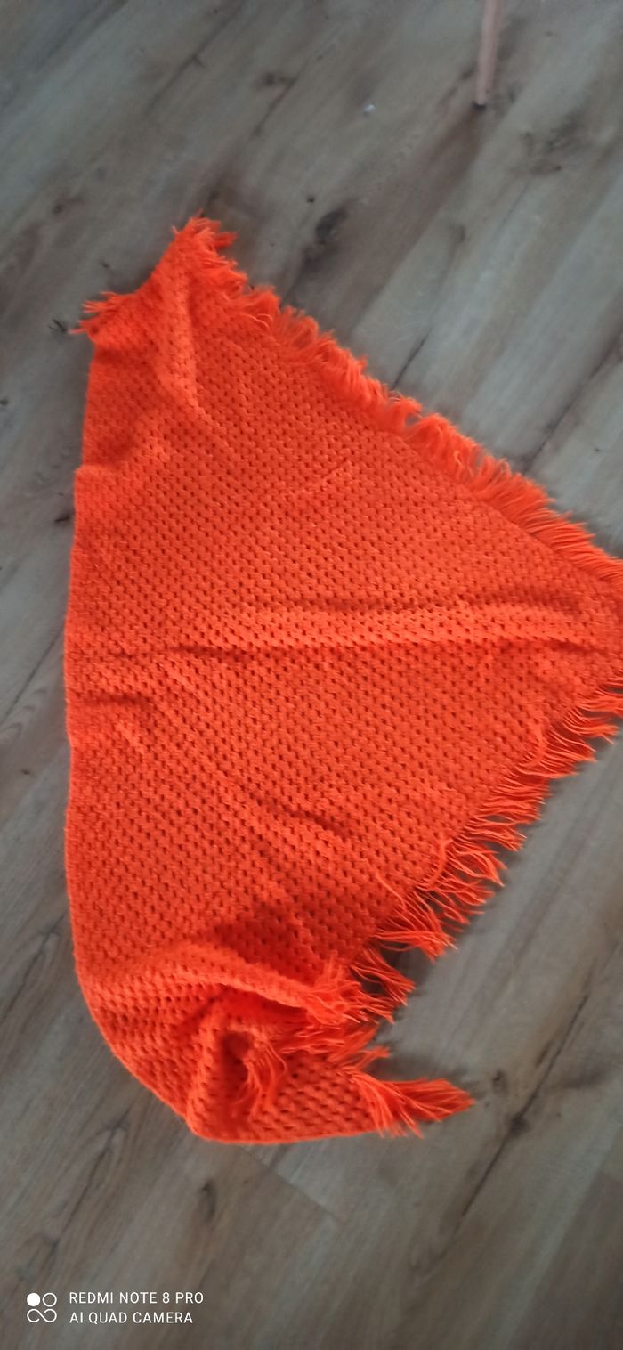 Châle orange en laine