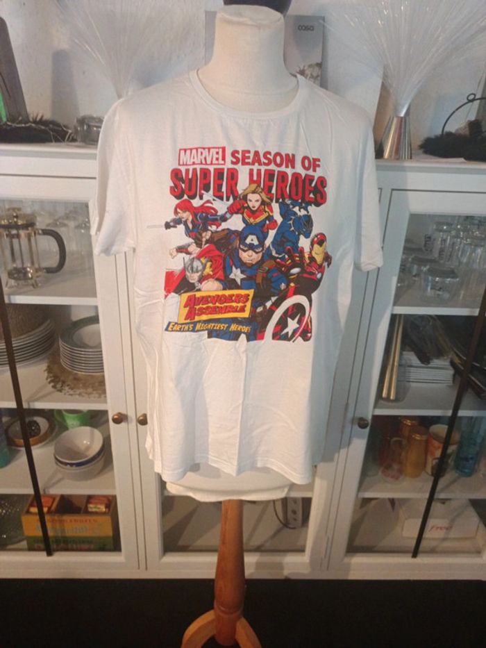 T shirt homme Avengers taille XXL mais taille petit