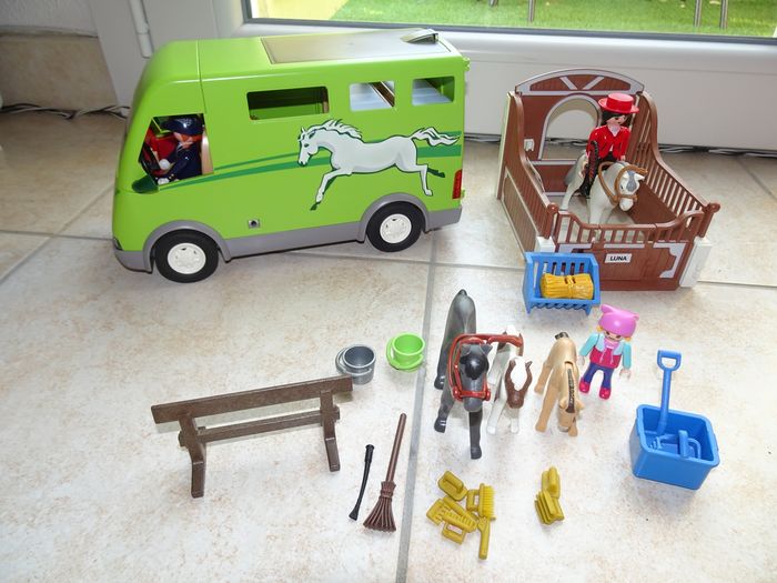 Playmobil Country 6928 Cavalier avec van et cheval + 2 boites chevaux