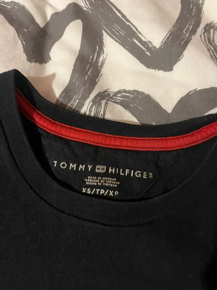 tee shirt noir tommy hilfiger - photo numéro 4