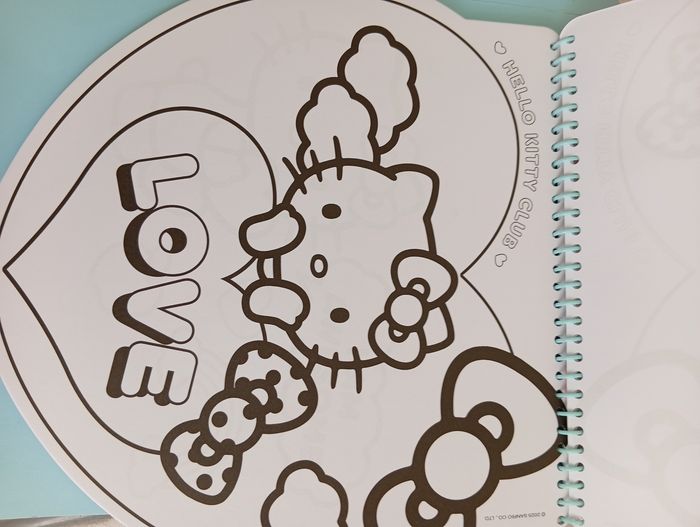 Livre de coloriage avec pochoir hello kitty Neuf - photo numéro 2