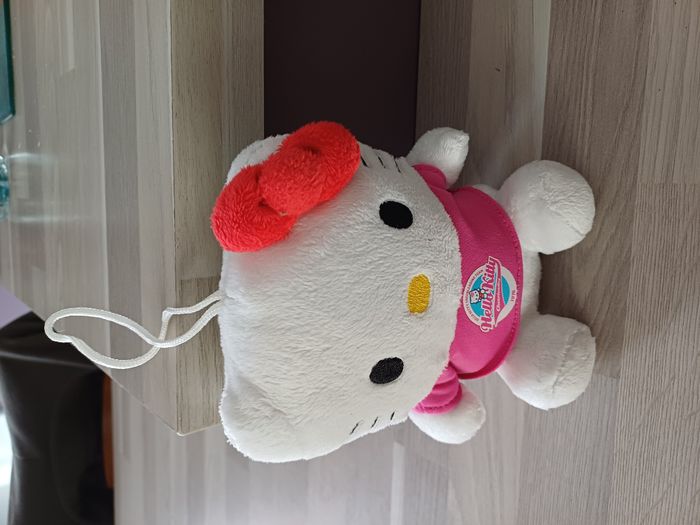 peluche Hello Kitty haut de 15 cm