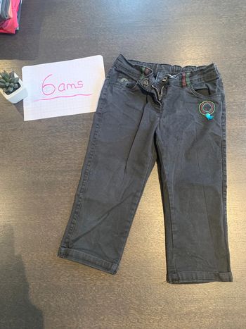 Jeans court (genoux) taille 6 ans