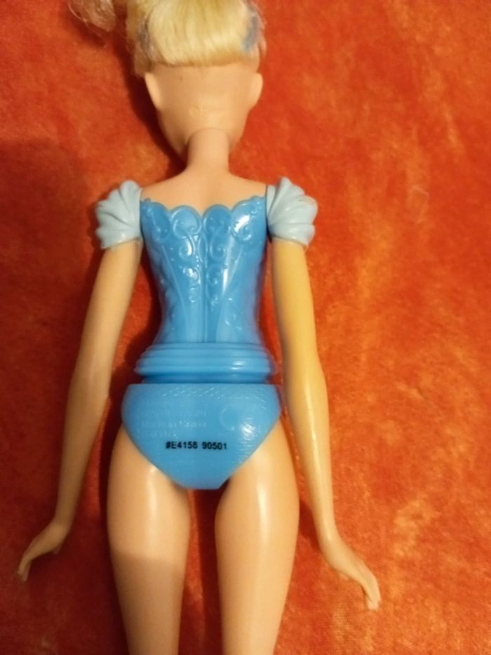 Lot de 2 poupées Hasbro, Jasmine et Cendrillon - photo numéro 7