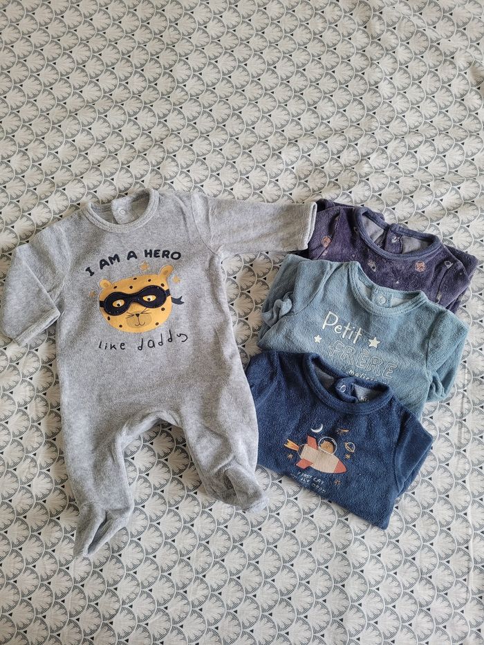 Lot de pyjamas 1 mois - photo numéro 3
