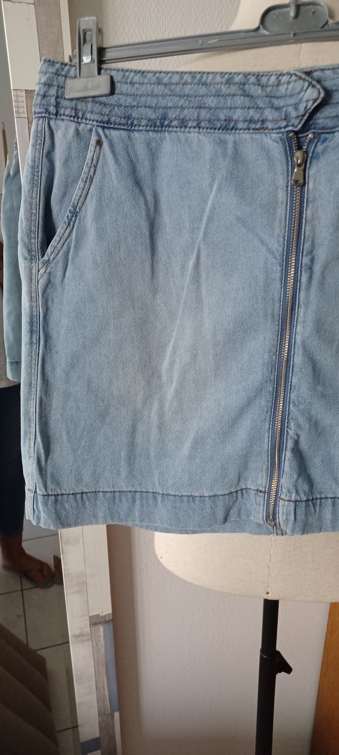Très belle jupe jeans courte femme T 44 - photo numéro 3