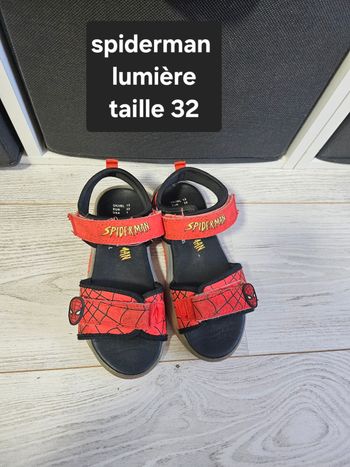 Sandale spiderman lumineuse taille 32