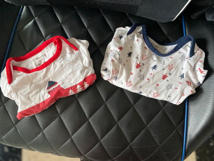 Lot bodies bébé 9mois