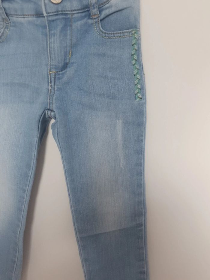 Jeans clair petit broderie de chaque côté 2 ans catimini - photo numéro 2