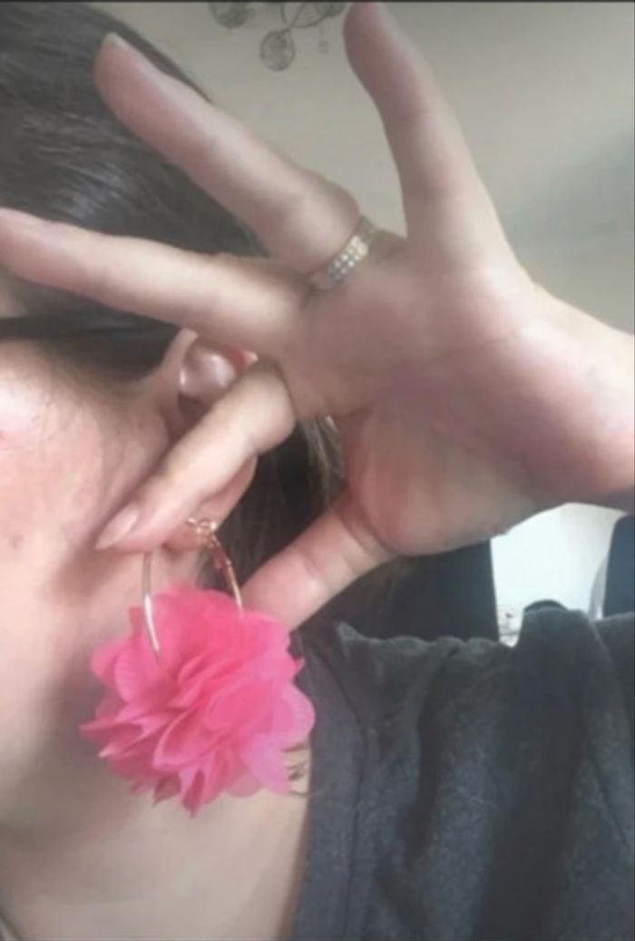 Boucles d’oreilles / Créoles NEUVES à froufrous pour femme couleur fuchsia - photo numéro 2