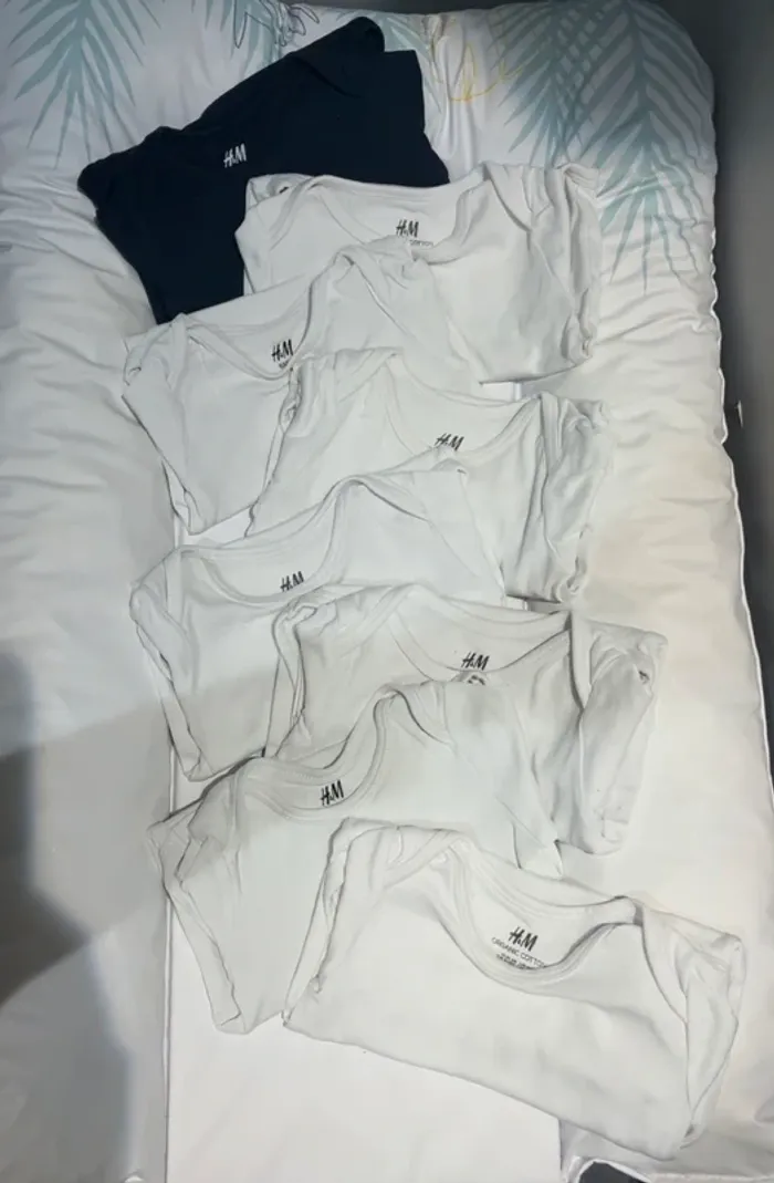 Lot 9 body blanc gris bleu 4 - 6 mois H&M - photo numéro 2
