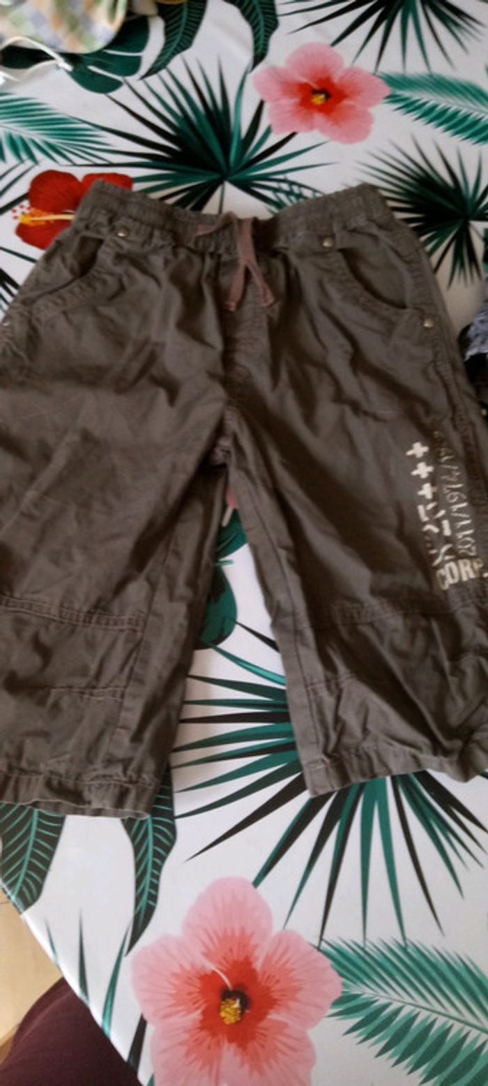 2 shorts garçon taille 4 ans - photo numéro 2