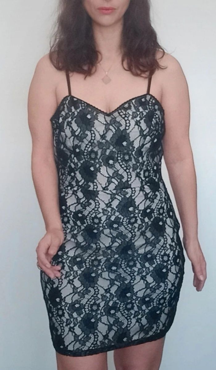 Robe de soirée dentelle taille 42 - photo numéro 2
