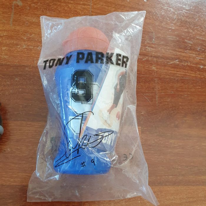 Gourde Tony Parker, collection, vintage, 2005, MacDonald's, neuf non ouvert - photo numéro 2