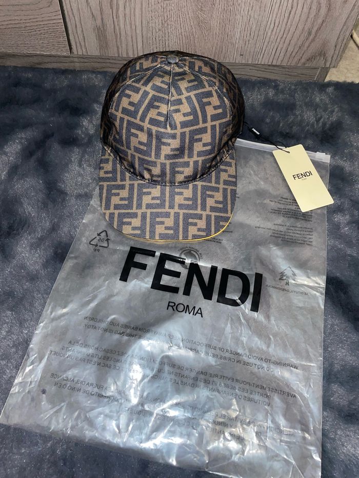 Casquette FENDI - photo numéro 2