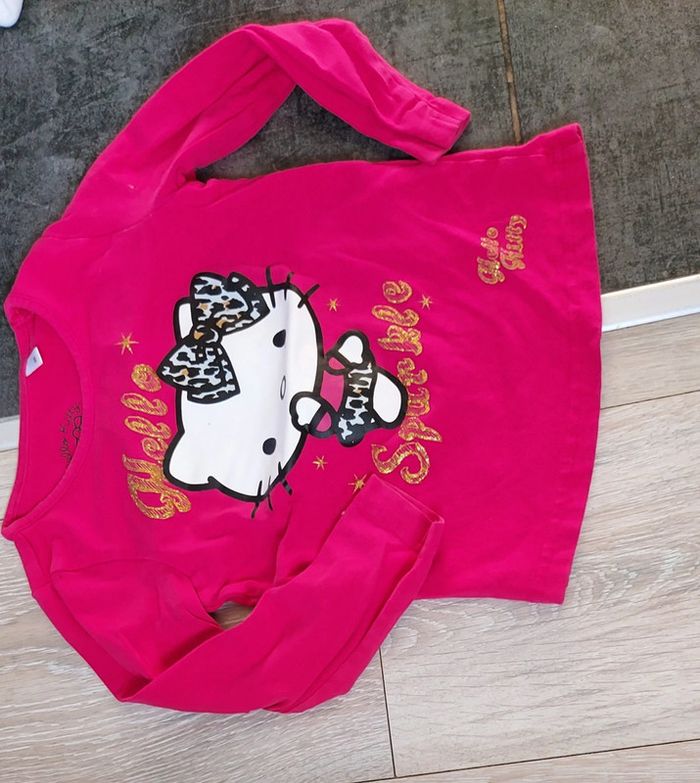 T shirt rouge, manches longues Hello Kitty, taille 3 ans, nickel - photo numéro 2