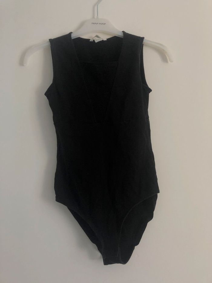 body noir, décolleté à détail - photo numéro 3
