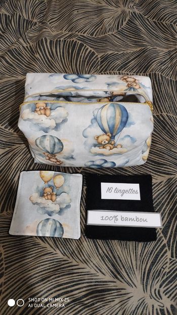 Trousse de toilette moltonné et ses 16 cotons démaquillants