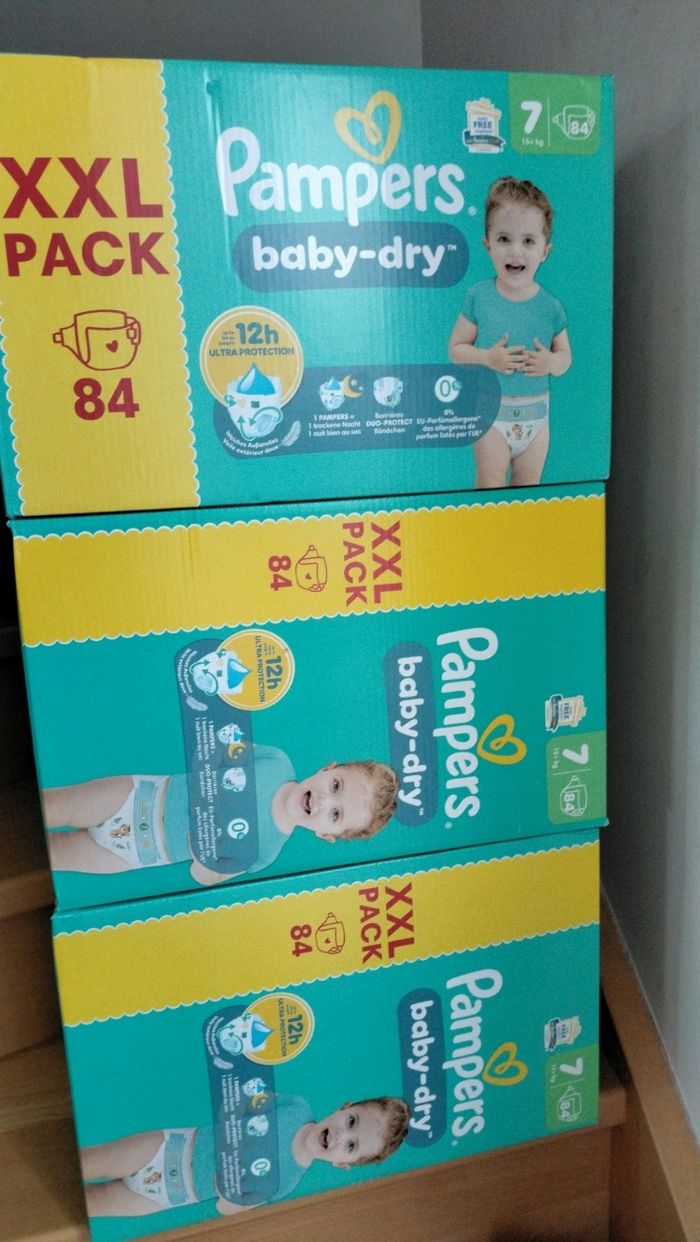 Lot de 3 cartons de couches Pampers XXL