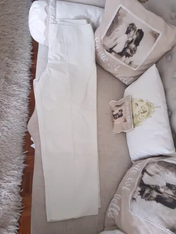 Pantalon / pantacourt crème T 42 Neuf