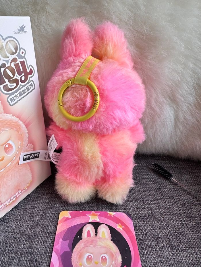 Labubu Big Into Energy Loyalty plush pendant - photo numéro 2