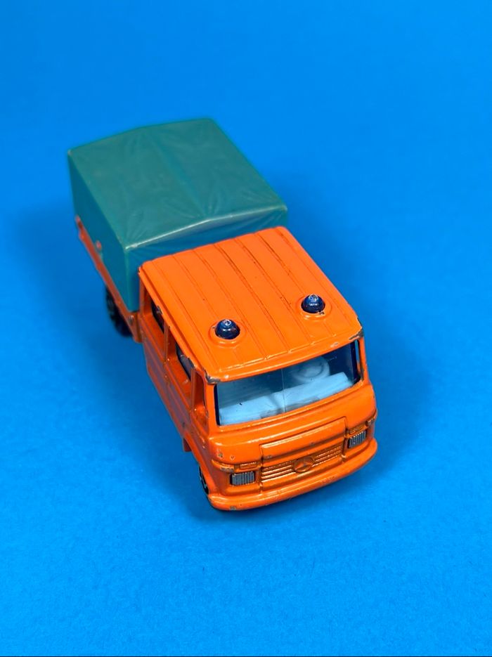 Majorette vintage : Camion Mercedes Travaux Publics - photo numéro 3