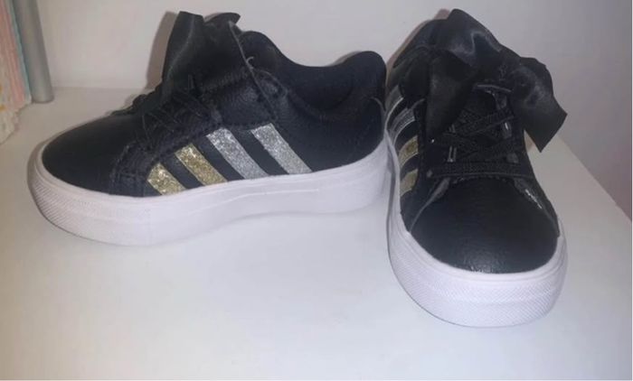Basket AIRNESS Neuve Taille 22