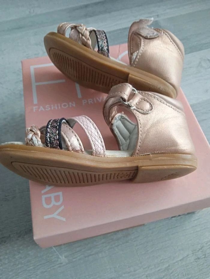 Sandalettes bébé fille,FPC,taille 20 - photo numéro 7