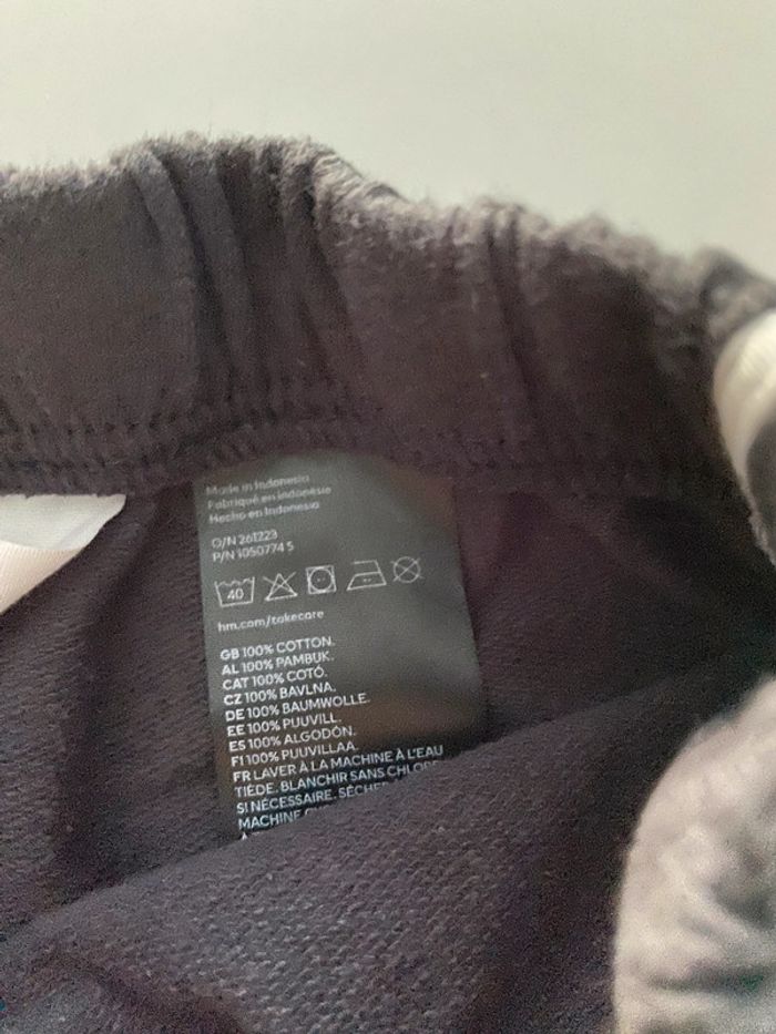 Short noir H&M 9/10ans 140 - photo numéro 3