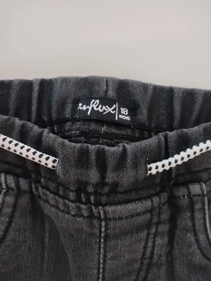 T-shirt et pantalon - photo numéro 3