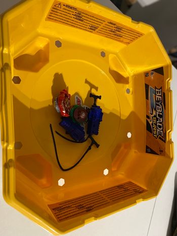 L’Arene Beyblade toupies et lanceurs