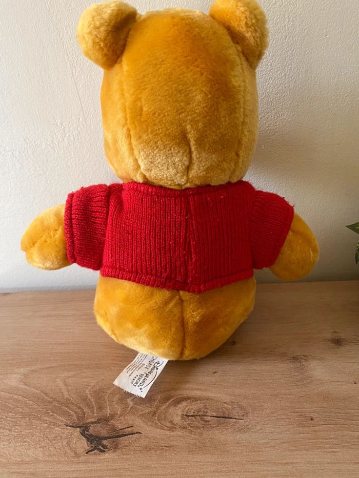 Doudou peluche ours Winnie maillot rouge Disneyland - photo numéro 3