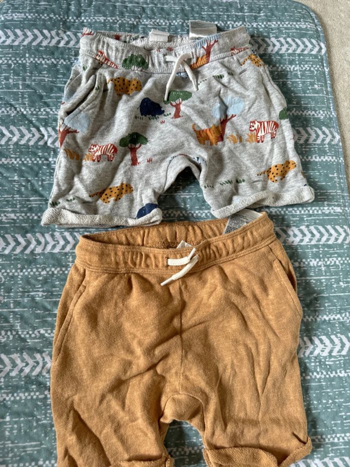 Lot 2 short hm 12\18 mois très bon état