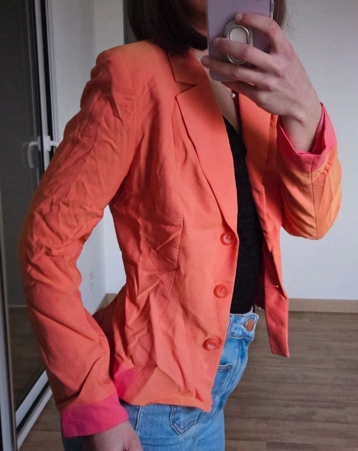Veste blazer rose et orangée de chez Helena Sorel - photo numéro 2
