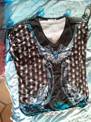 Tres jolie  blouse taille 46 de marque Éli Newyork large bleue avec paillettes