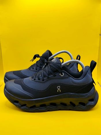 Baskets  Loewe on cloud taille 39 noir neuve