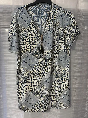 Tunique blanche et bleue