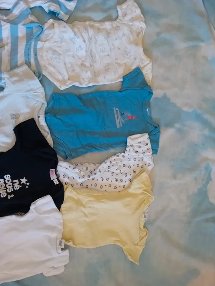Lot bodys 3 mois - photo numéro 2