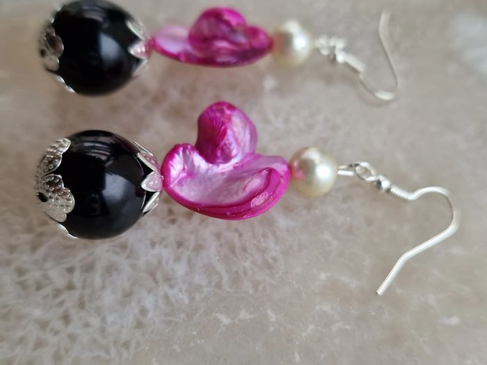Boucles D'oreilles Perles Noir Et Blanc Perles Coquillage Fuchsia - photo numéro 11