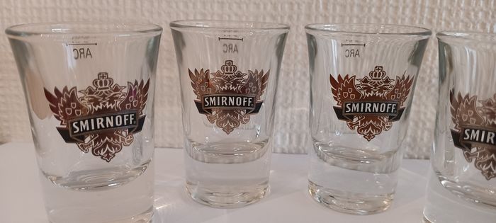 🎉 Lot de 4 Verres Shooter Smirnoff Dorés – Édition Collector ! 🎉 - photo numéro 2