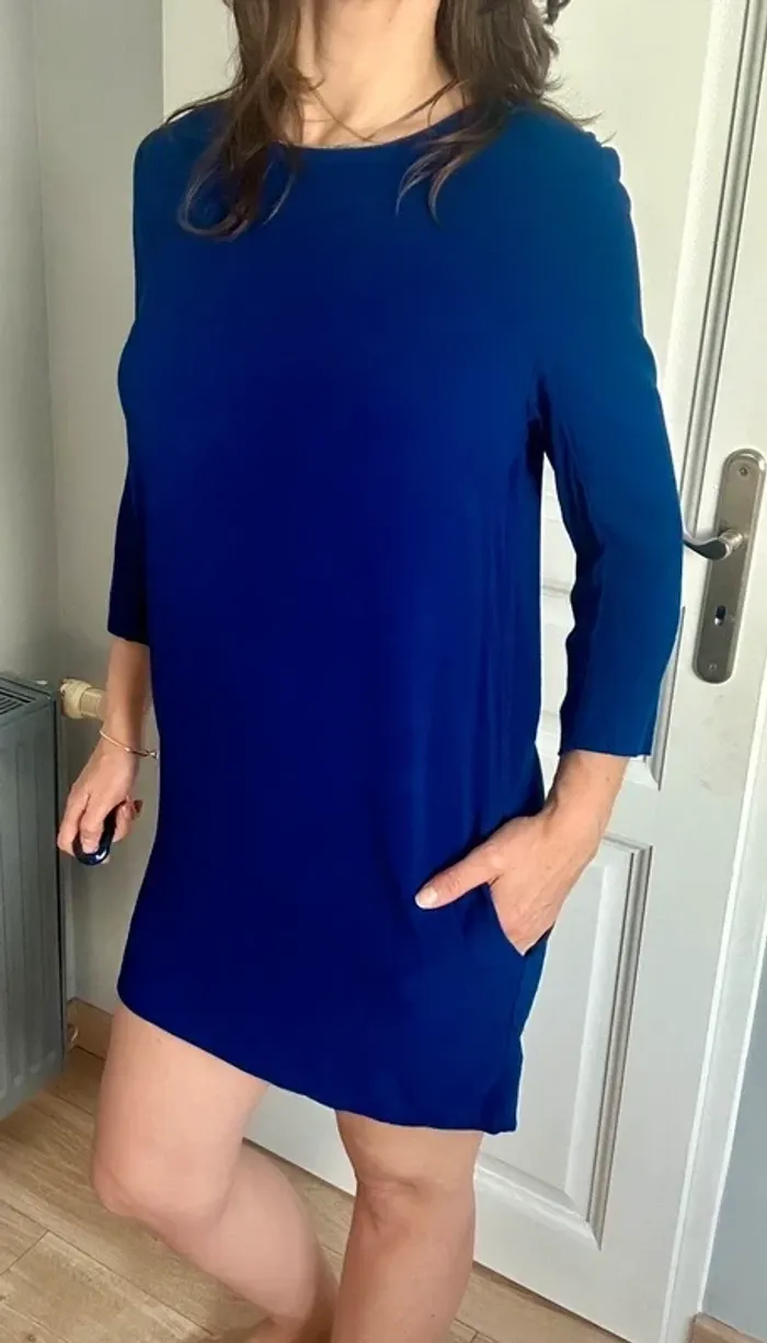 Robe droite Sandro bleu roi – poches & découpe dos - photo numéro 6