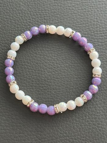 Bracelet blanc mauve et argenté en perles taille unique