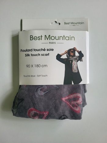 Foulard motif cœurs